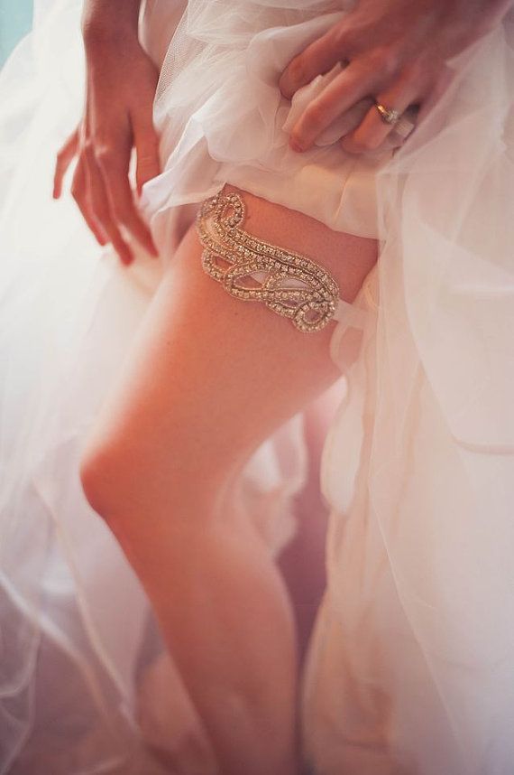 Sexy & Romantic: The Enchanting Garter Belt of the Happy Bride's Good Luck Charm ♡にて紹介している画像