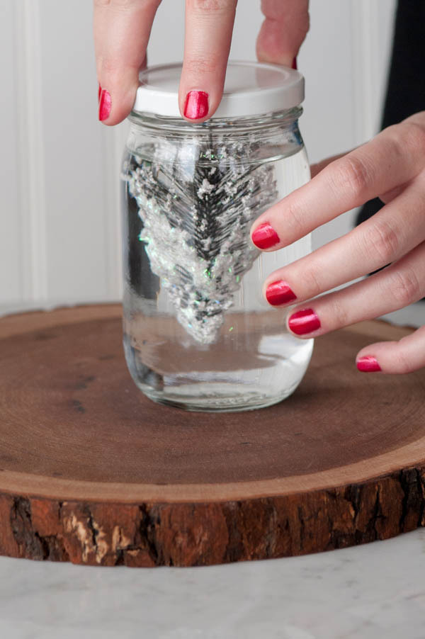 小さな小さな雪の世界♡糊と空き瓶で出来るロマンチックな『スノードーム』の作り方＊にて紹介している画像
