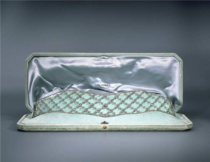 Stunningly Beautiful! Angela Baby's Wedding Estimated at 3.8 Billion Yen Leaves Everyone Speechless!にて紹介している画像