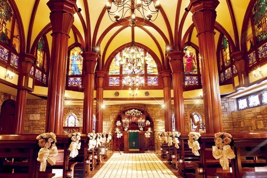 5 Stylish Churches with Chapels for an Unforgettable Wedding Ceremony ♡にて紹介している画像