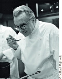 CHANELに憧れる全女子へ♡銀座シャネルビル10階で挙げる、最高にシャネルな結婚式がすごすぎ！にて紹介している画像