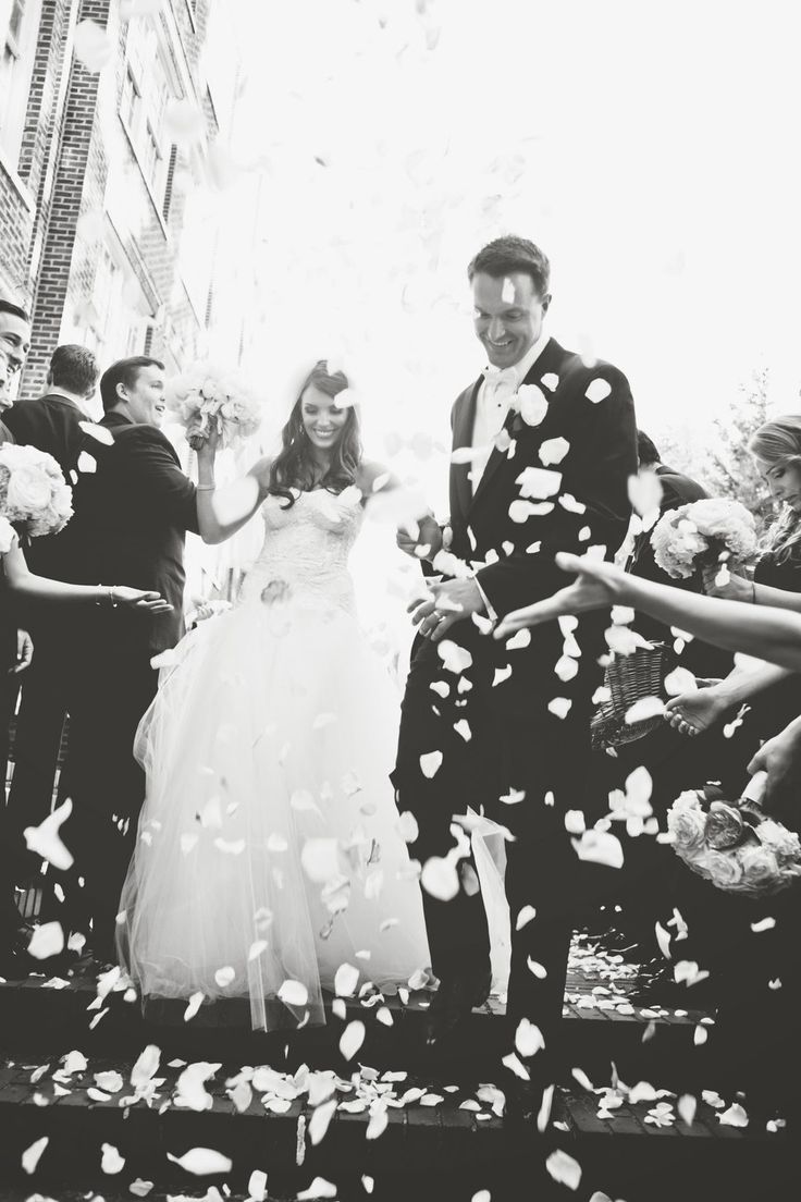 "The Charming Legend of the Angel of Happiness: Adorable 'Pearl Shower' Crafted with Bride's Gem - Pearls!"にて紹介している画像