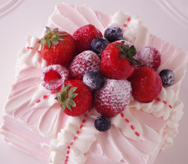 乙女カラーの可愛すぎるウェディングケーキ♡『Anniversary』で買えるケーキカタログ♩にて紹介している画像