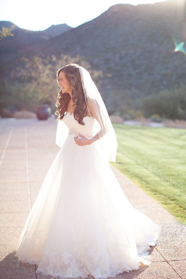 "Types of Wedding Veils That Instantly Make You Adorable Like an Angel: A Stylish Introduction!"にて紹介している画像