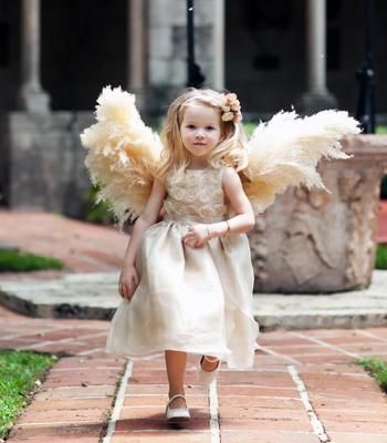 "The Charming Legend of the Angel of Happiness: Adorable 'Pearl Shower' Crafted with Bride's Gem - Pearls!"にて紹介している画像