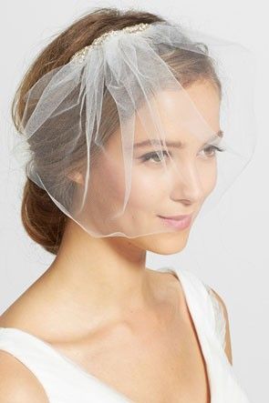 A Must-See for Stylish Brides: The Highly Anticipated Berry Short Veil Offers Many Great Benefits!にて紹介している画像
