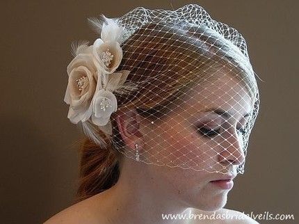 A Must-See for Stylish Brides: The Highly Anticipated Berry Short Veil Offers Many Great Benefits!にて紹介している画像