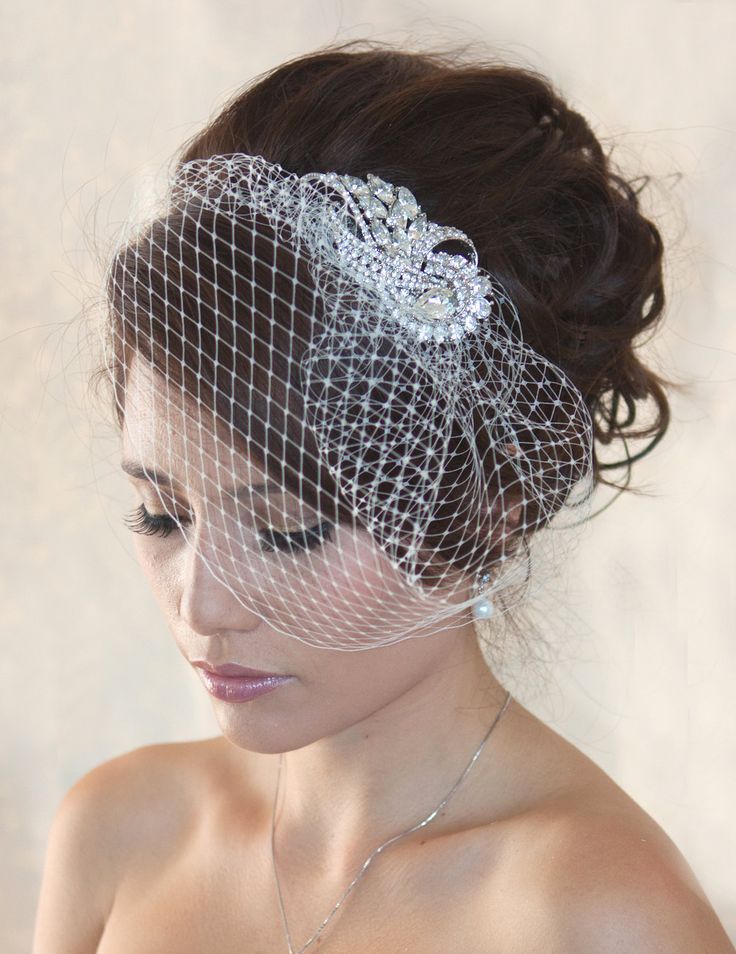 A Must-See for Stylish Brides: The Highly Anticipated Berry Short Veil Offers Many Great Benefits!にて紹介している画像
