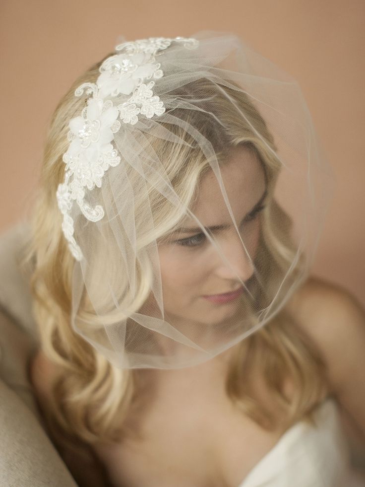 A Must-See for Stylish Brides: The Highly Anticipated Berry Short Veil Offers Many Great Benefits!にて紹介している画像