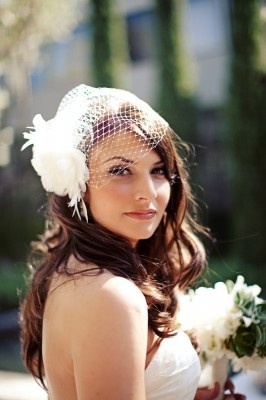 A Must-See for Stylish Brides: The Highly Anticipated Berry Short Veil Offers Many Great Benefits!にて紹介している画像