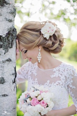 "10 Bride Updo Hairstyles That Will Make Everyone Say 'You Look Absolutely Cute Today♡' and Fall in Love with You!"にて紹介している画像