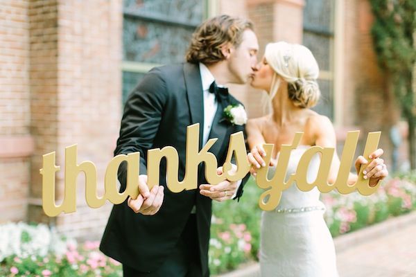 Essential Items for Pre-Wedding Photos! The Must-Have Photo Props for Couples ♩にて紹介している画像