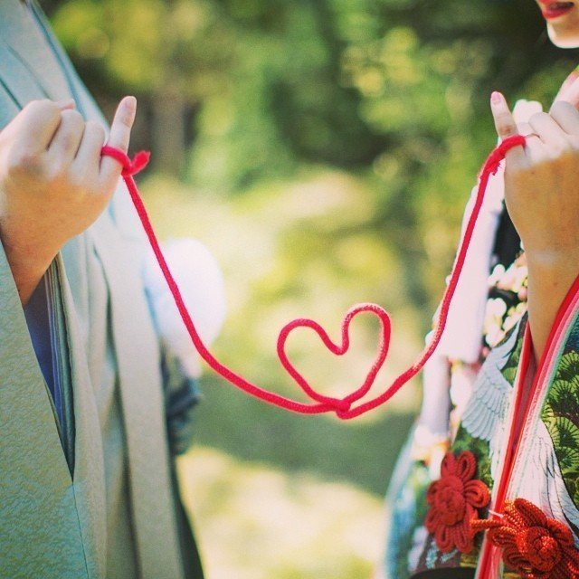 Essential Items for Pre-Wedding Photos! The Must-Have Photo Props for Couples ♩にて紹介している画像