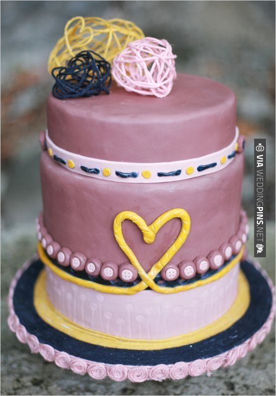 Adorable Heart-themed Wedding Cakes: A Collection of Enchanting Inspirationsにて紹介している画像