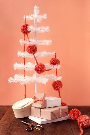 ほっこりあったかウエディングに＊冬に作るべきは可愛い〔毛糸〕のポンポンガーランド♡にて紹介している画像