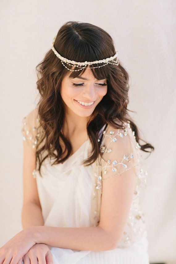 Elegant Adult Hairstyles: Cute Arrangements Using Pearl Hair Accessories♡にて紹介している画像
