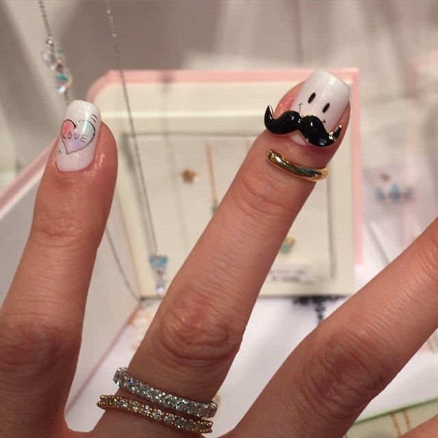 ネイルアートが出来ない人もOK♩簡単可愛く爪を彩るNEWアイテム『チップリング』って知ってる？にて紹介している画像