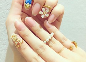 指先を可愛く彩る、最旬アクセ＊裸の爪でも付けるだけでゴージャスに。ネイルアートの上からならもっと華やかに出来ちゃう『チップリング』が大注目です！