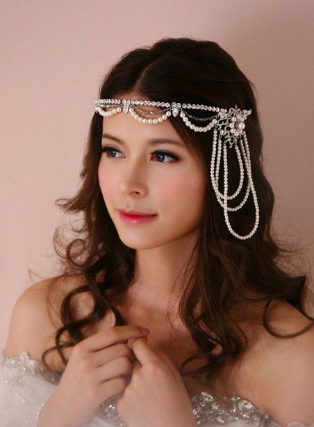Elegant Adult Hairstyles: Cute Arrangements Using Pearl Hair Accessories♡にて紹介している画像