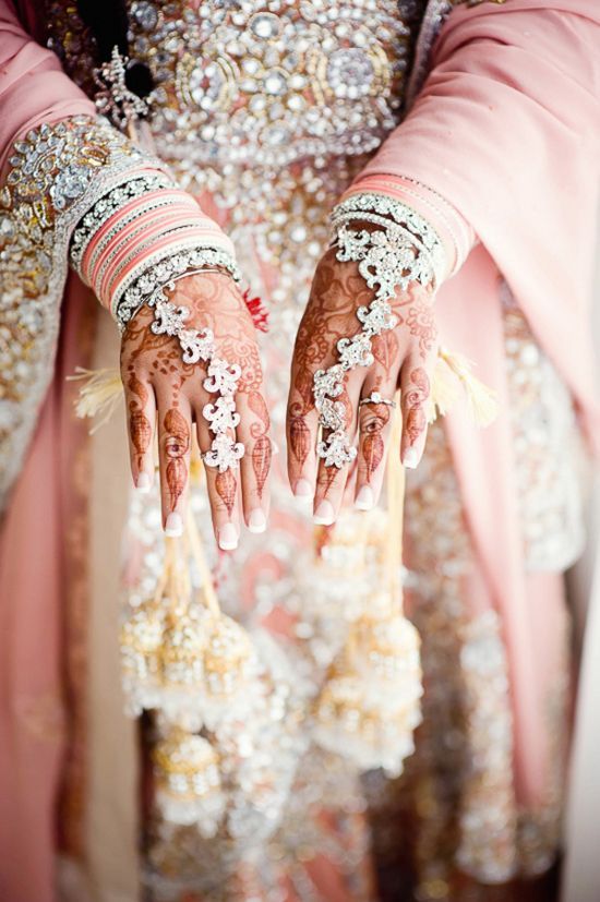 November 11th is Jewelry Day ♡ A Collection of Sparkling and Romantic Bridal Jewelryにて紹介している画像