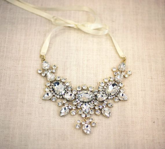 November 11th is Jewelry Day ♡ A Collection of Sparkling and Romantic Bridal Jewelryにて紹介している画像