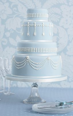 Adorably Irresistible♡ Swoon Over the Aqua Blue Wedding Cake!にて紹介している画像