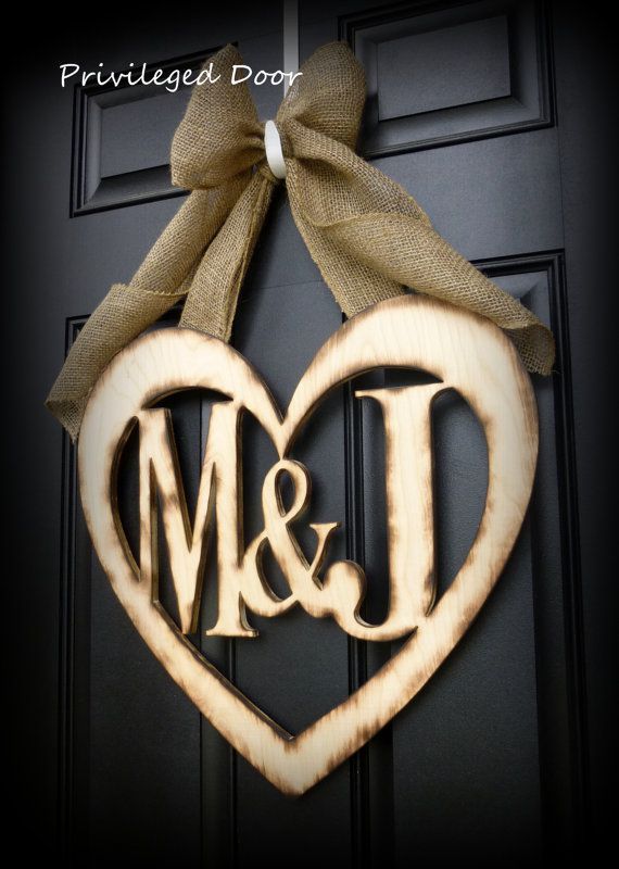 高砂に置いてもウェルカムスペースに置いても可愛い♡素材別イニシャルオブジェのデザイン4選！にて紹介している画像