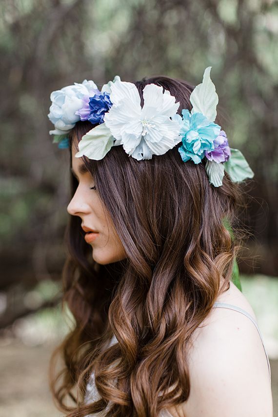 What Flower Crown Design Do You Like? A Cute Collection of Flower Crowns for Brides by Color✳︎にて紹介している画像
