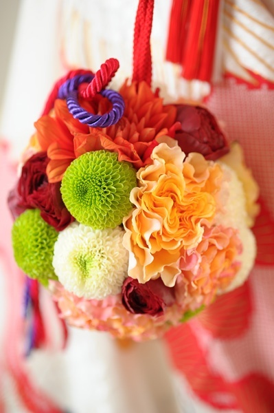 和洋折衷がトレンド♡和装に合わせる花束は、おしゃれな『扇子ブーケ』で決まりでしょ♩にて紹介している画像