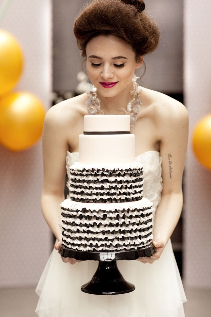 Just Like a Wedding Dress ♩ Do You Know What a Romantic 'Frill Cake' Is?にて紹介している画像