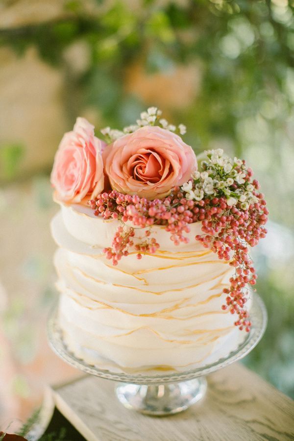 Just Like a Wedding Dress ♩ Do You Know What a Romantic 'Frill Cake' Is?にて紹介している画像