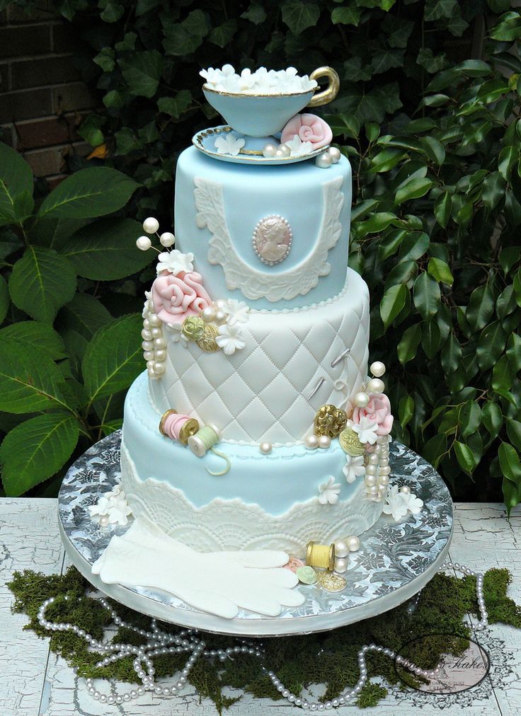Adorably Irresistible♡ Swoon Over the Aqua Blue Wedding Cake!にて紹介している画像