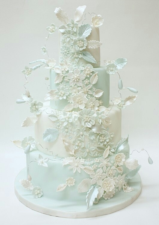 Adorably Irresistible♡ Swoon Over the Aqua Blue Wedding Cake!にて紹介している画像