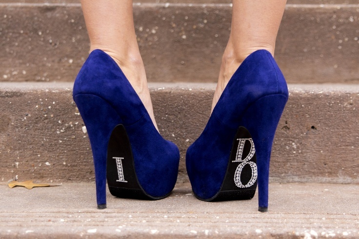 Eternal Love Vows ♡ Adorable Wedding Shoe Photos with 'I Do' Stickers!にて紹介している画像