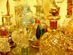 "Creating an Arabian Nights World with Items Under 1000 Yen: Spotlight on the Adorable 'Egyptian Perfume Bottle'!"にて紹介している画像