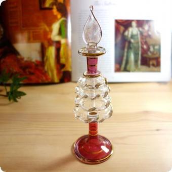 "Creating an Arabian Nights World with Items Under 1000 Yen: Spotlight on the Adorable 'Egyptian Perfume Bottle'!"にて紹介している画像