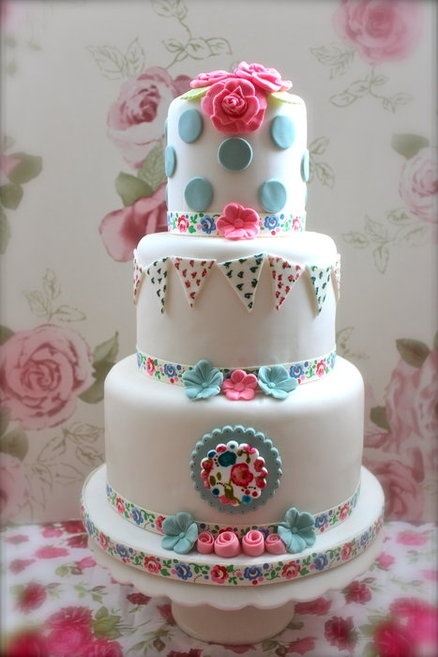 Adorable Wedding Cake Inspired by Cath Kidston♡にて紹介している画像