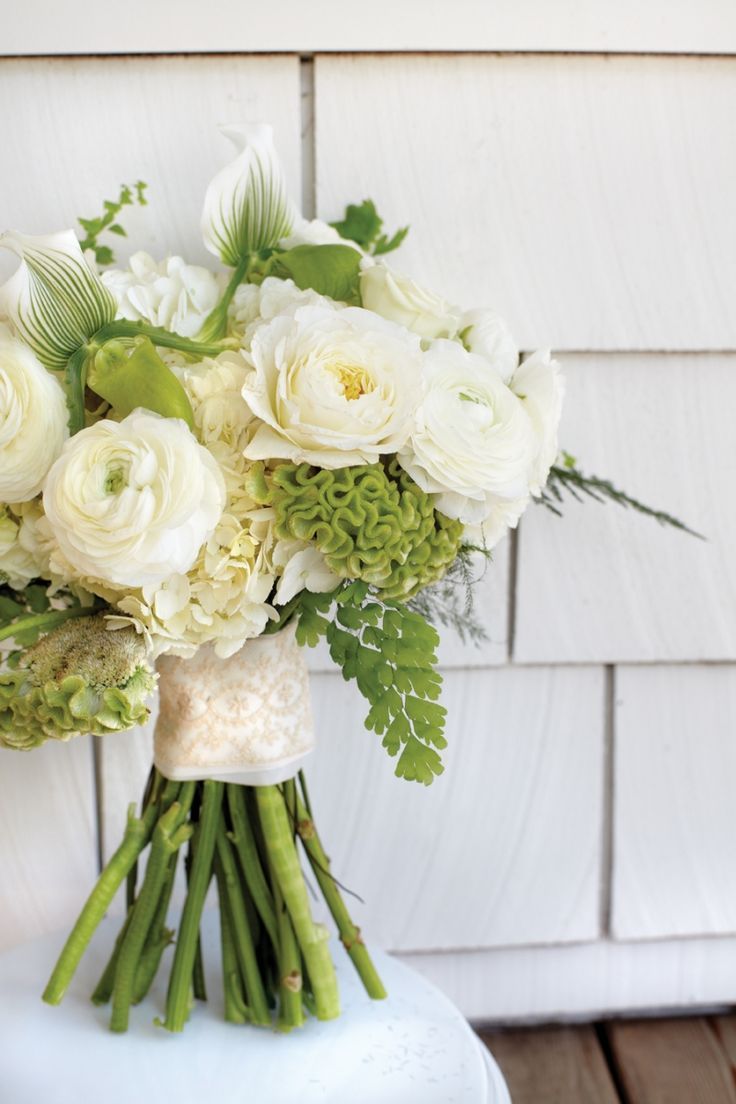 A Perfect Winter White Wedding: Enchantingly Beautiful Ceremonies with a White Theme ♡にて紹介している画像