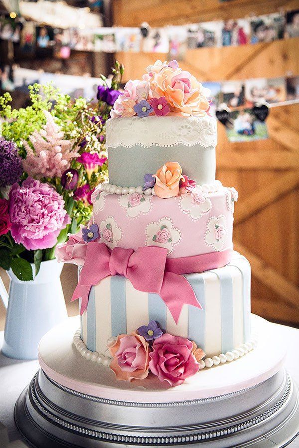 Adorable Wedding Cake Inspired by Cath Kidston♡にて紹介している画像