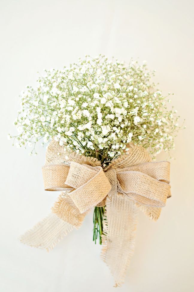 A Perfect Winter White Wedding: Enchantingly Beautiful Ceremonies with a White Theme ♡にて紹介している画像