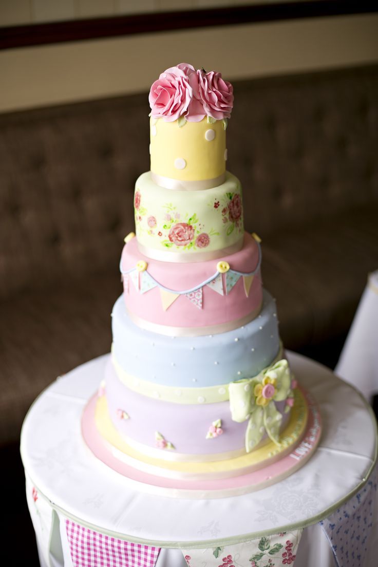 Adorable Wedding Cake Inspired by Cath Kidston♡にて紹介している画像
