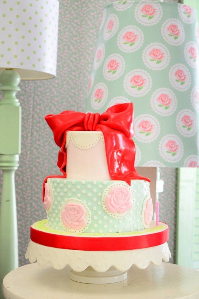 Adorable Wedding Cake Inspired by Cath Kidston♡にて紹介している画像