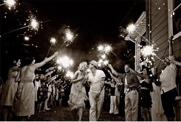 Celebrating the Couple with Fireworks! Stunning Wedding Photos Featuring Fireworks ♡にて紹介している画像