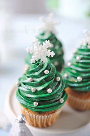 Cute Holiday Hosting: Tree-Shaped Cupcakes to Make for Christmas!にて紹介している画像
