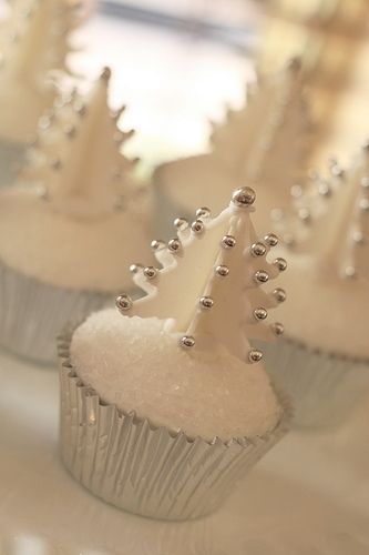 Cute Holiday Hosting: Tree-Shaped Cupcakes to Make for Christmas!にて紹介している画像