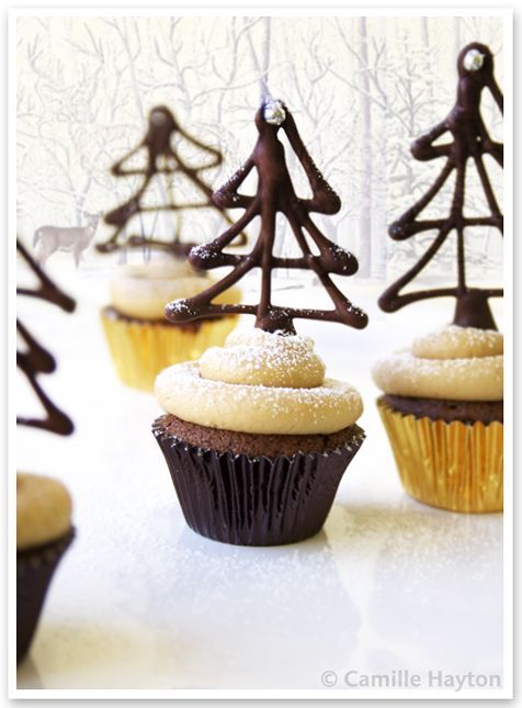 Cute Holiday Hosting: Tree-Shaped Cupcakes to Make for Christmas!にて紹介している画像