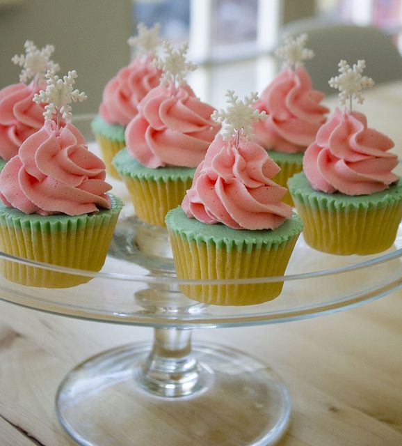Cute Holiday Hosting: Tree-Shaped Cupcakes to Make for Christmas!にて紹介している画像
