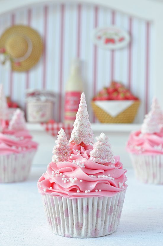 Cute Holiday Hosting: Tree-Shaped Cupcakes to Make for Christmas!にて紹介している画像