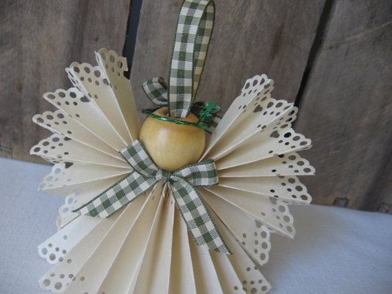 A Compilation of Cute 'Ornaments' You Need for Your Christmas Tree to Decorate Your Wedding Venue ♡にて紹介している画像