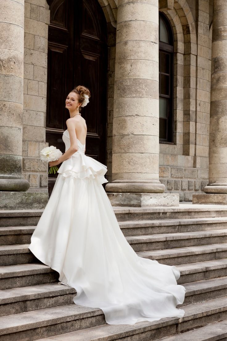 For Brides-to-Be in Dress Dilemmas: How to Find Your Perfect "Destined Dress" ♡にて紹介している画像